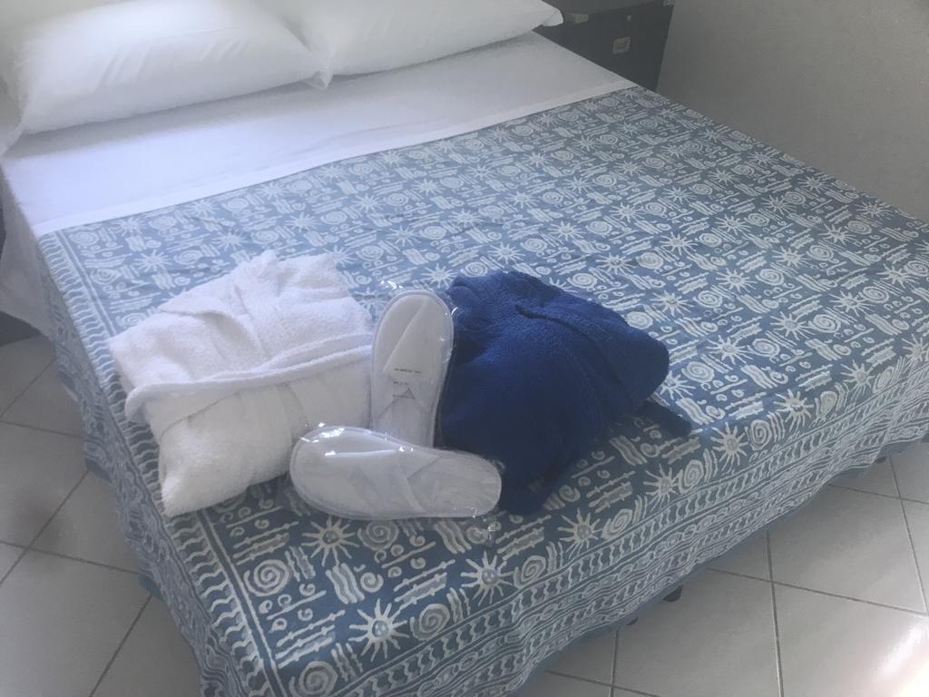 Cala Cavone Guest House ปอนซา ภายนอก รูปภาพ